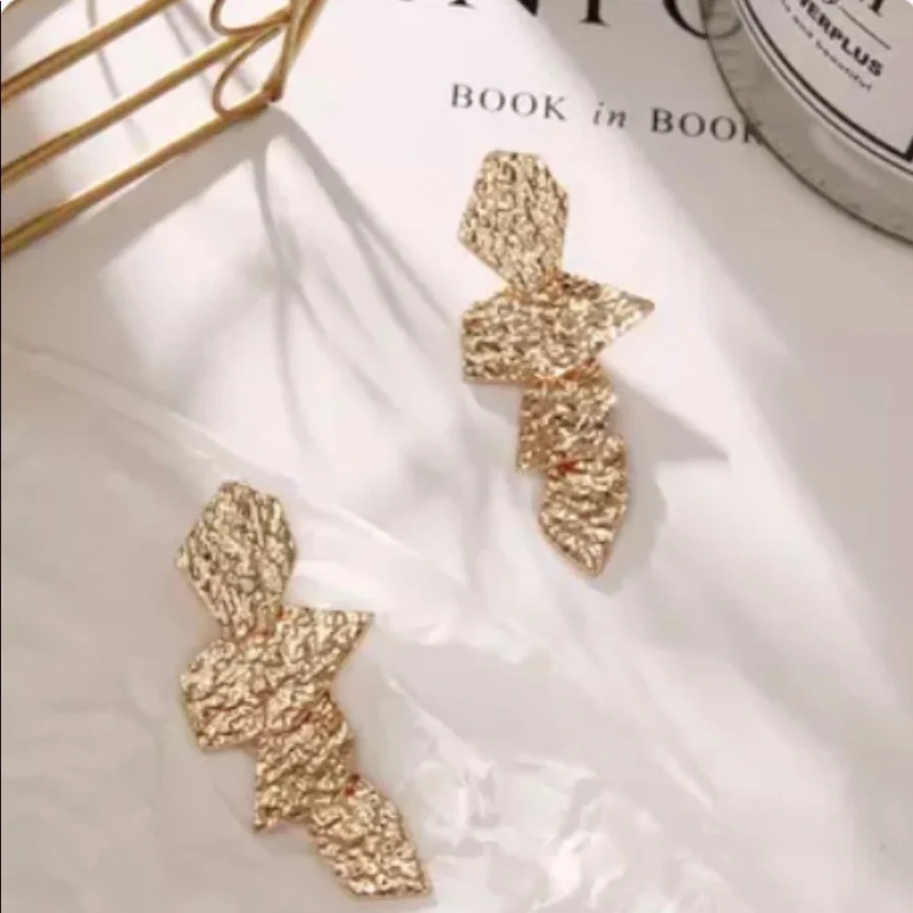 Minimalist Modern Asymmetrical Dangle Drop Earrings (Gold Earrings Jewelry) - Picture 3 of 11